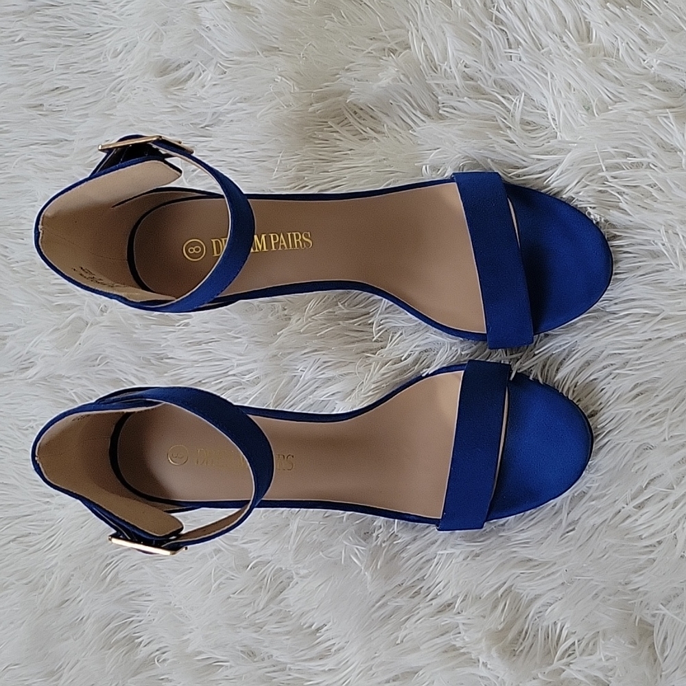 💥 NWOT Beautiful Royal Blue Suede Heels💥
